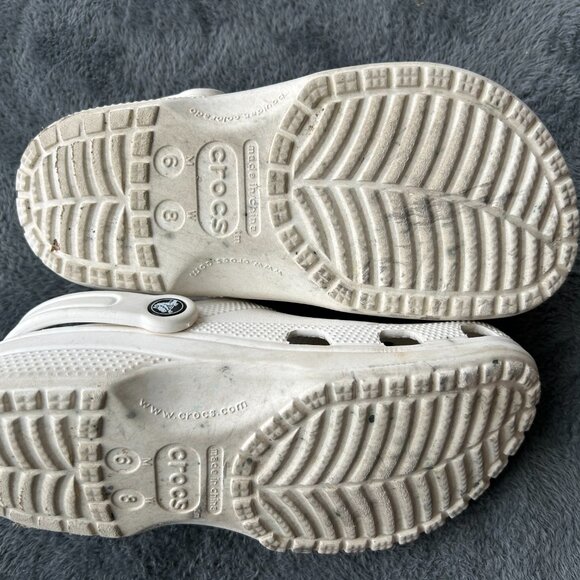 White Crocs w Jibitz Size 6M 8W GUC - Picture 6 of 6